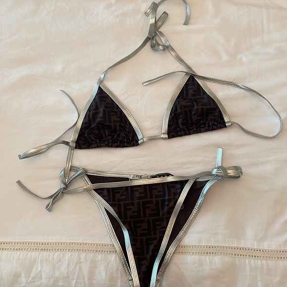 Fendi bikini - Picture 1 of 3